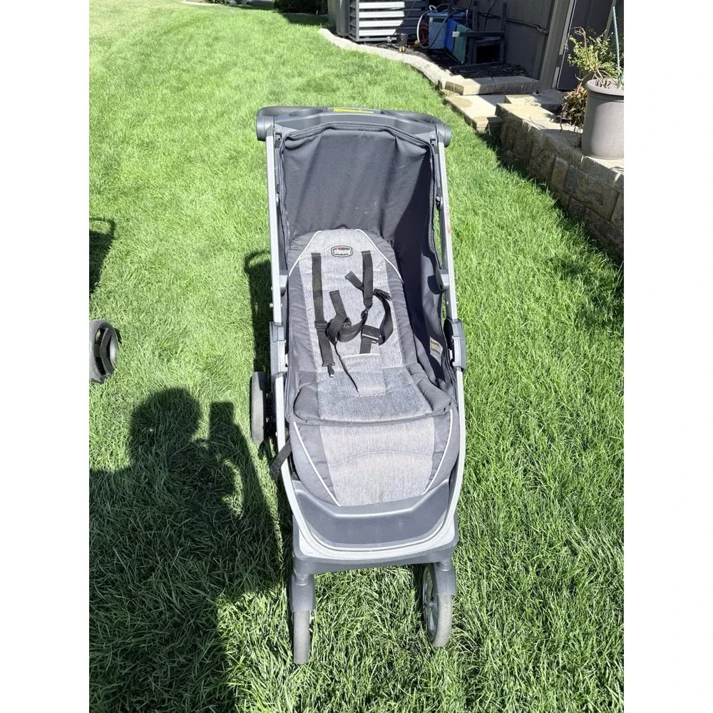 Chicco Bravo Quick-Fold Stroller Gently Used‎ Easy One-Hand Fold Compact